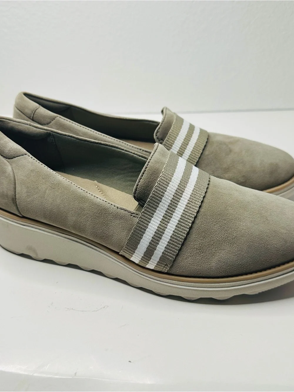 Clark’s Green Suede Comfort Flats Shoes Size 9.5